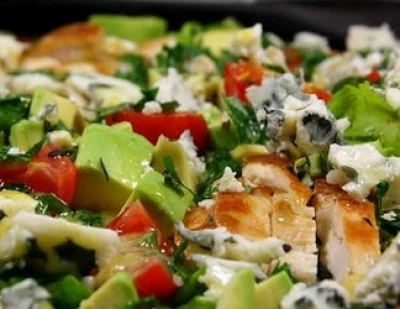 recette Salade cobb au poulet et au bleu