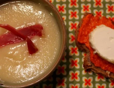 recette Velouté de céleri rave, tartine chèvre à la tapenade de poivron