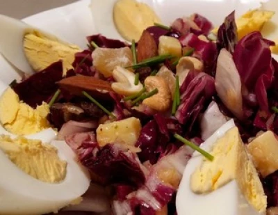 Salade complète d'endive carmine