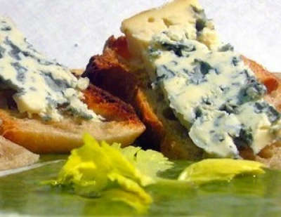 Velouté de cresson et tartines à la Fourme d'Ambert