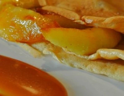 Crêpes aux pommes et caramel au beurre salé