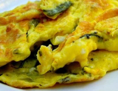 recette Omelette à l'aillet et piment d'Espelette - mâche BIO