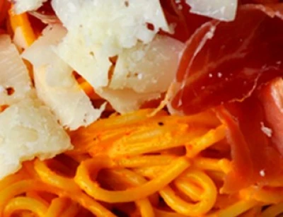 Spaghetti à la crème de butternut, jambon de pays et parmesan