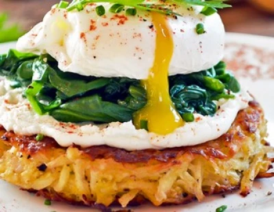 Galette de panais, oeuf poché, chèvre, épinard