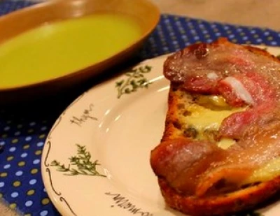 Vichyssoise et tartine morbier-ventrèche grillée