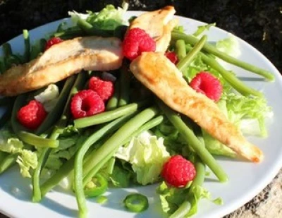 Salade fruitée de poulet au miel et gingembre