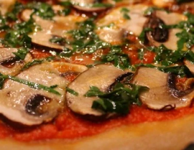 Pizza champignons bruns bio persillade