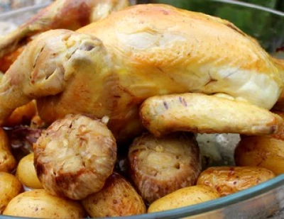 recette Poulet rôti, pommes de terres nouvelles et ail en chemise