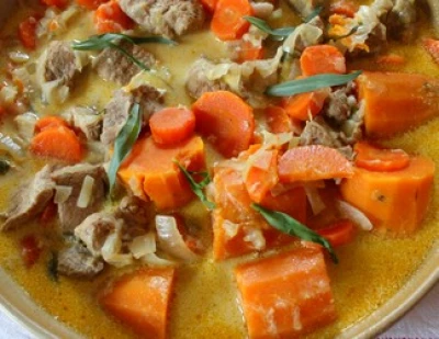 recette Sauté de porc aux carottes et patates douces à l'estragon