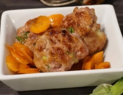 Boulettes de porc au zeste de citron, carotte  et échalote nouvelle