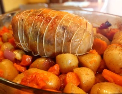 Rôti de poulet, grenailles, carottes et butternut