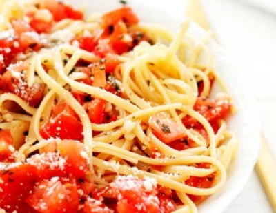 Spaghetti aux tomates fraîches