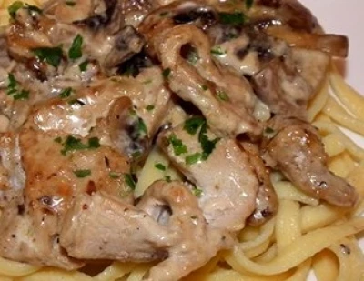 Tagliatelles sauce champignons et côte de porc