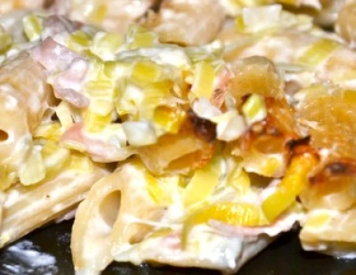 Gratin de pennes au gorgonzola, jambon  et poireau