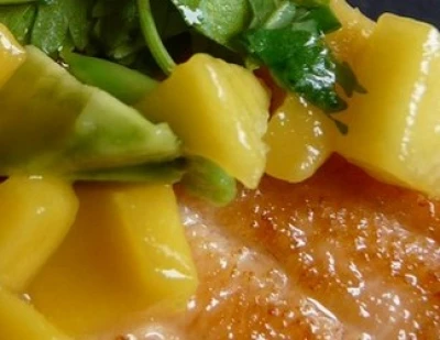 Filet de saumon salsa de mangue et d'avocat à la coriandre