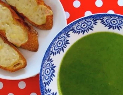 Velouté de cresson et tartine de fromage de brebis