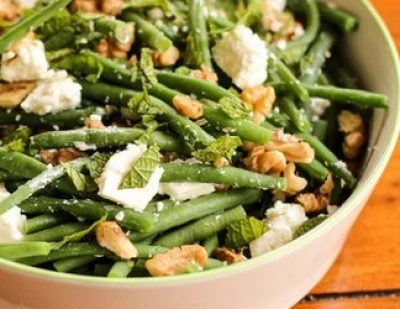 Salade de haricots verts, chèvre, menthe et noix