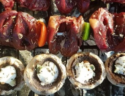 recette Brochettes de coeurs de canard et champignons grillés en persillade