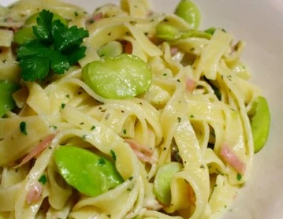 Tagliatelles aux fèves bio et pesto d’herbes arômatiques