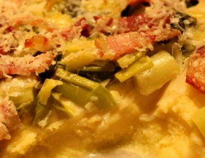 Gratin de polenta aux poireaux et lardons de ventrèche séchée