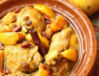 Tajine de poulet au coing et amandes