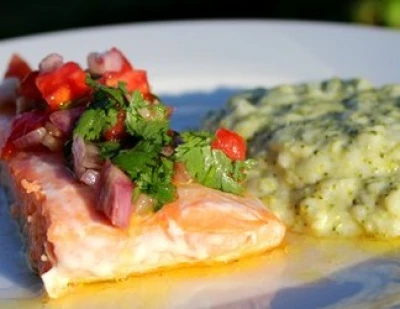 recette Filet de saumon à l'unilatérale, sauce chien et mousseline au brocoli