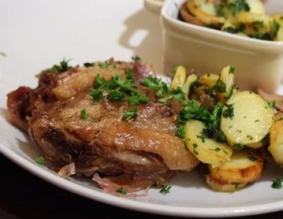 Confit de canard et pommes de terres à la Sarladaise