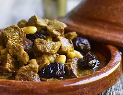 Tajine de poulet aux amandes et pruneaux 