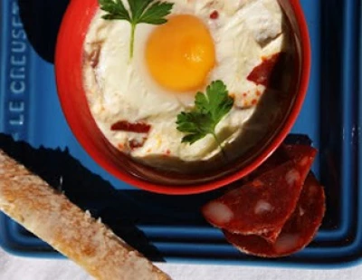 recette Oeuf cocotte au chorizo et chèvre