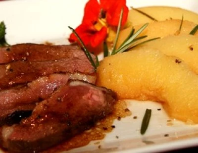 Magret de canard au miel et aux coings