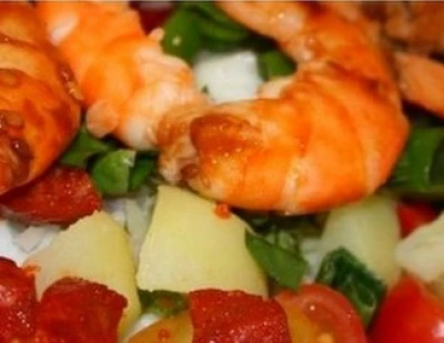 recette Salade de pommes de terre tièdes aux crevettes et chorizo