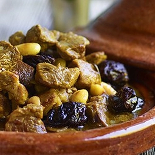 Tajine de poulet aux amandes et pruneaux 