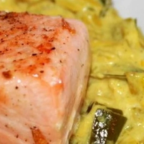 Pavés de saumon sur lit de poireau au curry