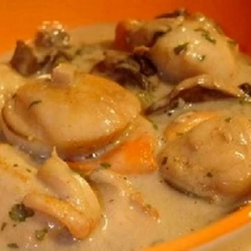 Blanquette de noix de Saint Jacques aux champignons bruns