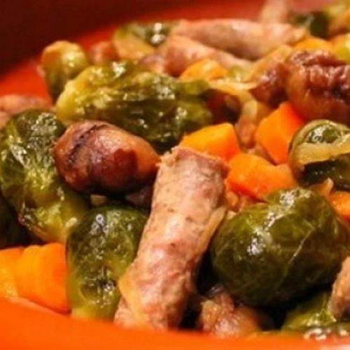 Poêlée de choux de Bruxelles et châtaignes à la chipolata
