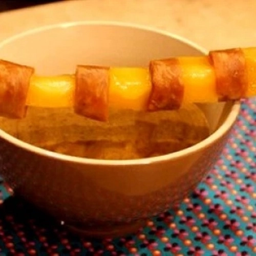 Crème de lentilles à la paysanne et brochette de saucisses-comté 
