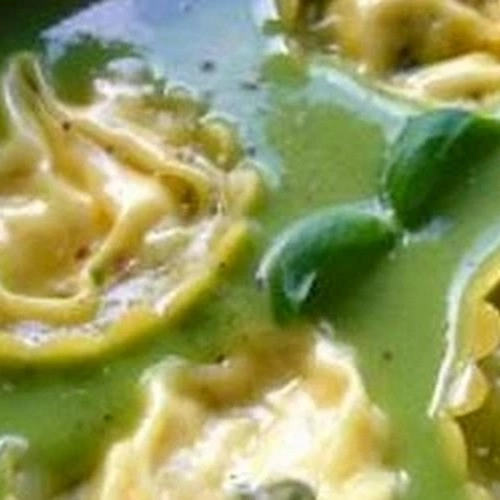 Velouté de cresson aux raviolis chèvre miel