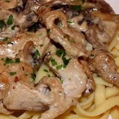 Tagliatelles sauce champignons et côte de porc