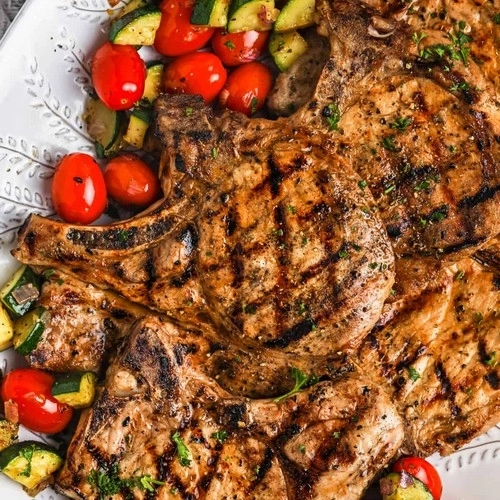 Côtes de porc grillées & légumes de saison
